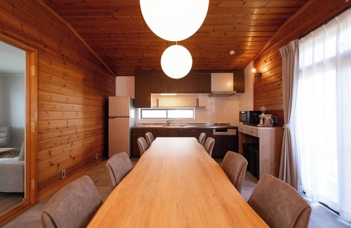 Kyonan Casa | Enjoy autumn flavors on the wooden deck with a BBQ / Awagun Chiba