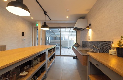 Kyonan Casa | Enjoy autumn flavors on the wooden deck with a BBQ / Awagun Chiba