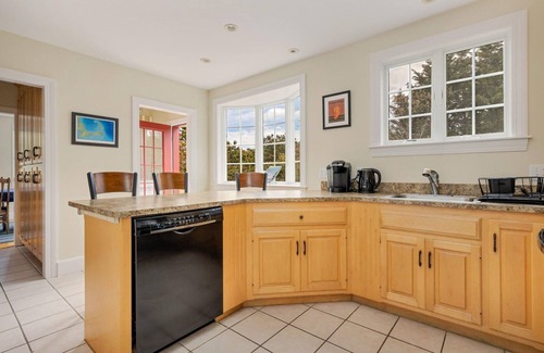 North Truro Casa | Enjoy Beach Plum House! Spacious 6BD Home - Near Ocean Beaches, Lots of Privacy