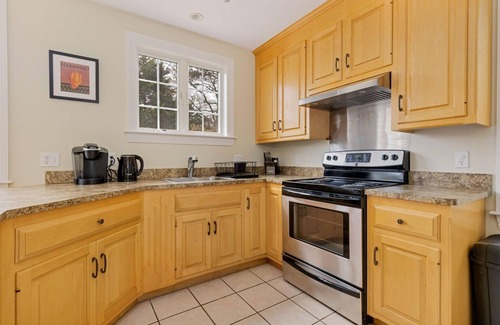 North Truro Casa | Enjoy Beach Plum House! Spacious 6BD Home - Near Ocean Beaches, Lots of Privacy