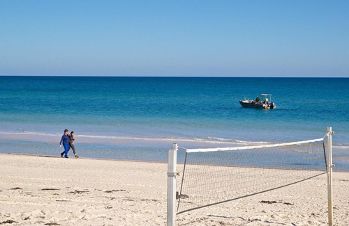 Henley Beach Casa | Enjoy beachside vibes at beautiful Henley Beach!