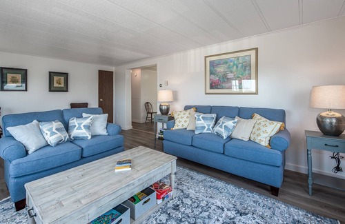 Orrs Island Casa | Enjoy beautiful views of Lowell's Cove from this 3BR pet-friendly home