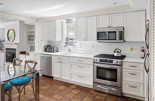 Columbus Casa | Enjoy Boston, Private Patio On Montgomery Park