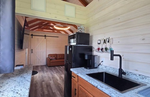 Tuscumbia Cabina | Enjoy cabin #64 at Heritage Acres Park with swimming, splash pad & more!