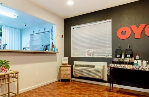 Pearsall Casa | Enjoy Comfort and Convenience on your Vacation! Pets Allowed, FREE Breakfast!