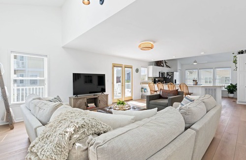 Holden Beach Casa | Enjoy comfort, convenience, and elegance during your stay at one of the most sought-after locations on Holden Beach!