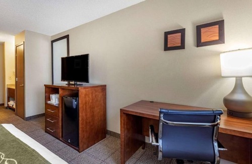 Wheat Ridge Apartamento | Enjoy convenient, modern amenities in Wheat Ridge