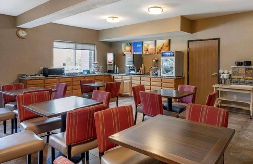 Wheat Ridge Apartamento | Enjoy convenient, modern amenities in Wheat Ridge