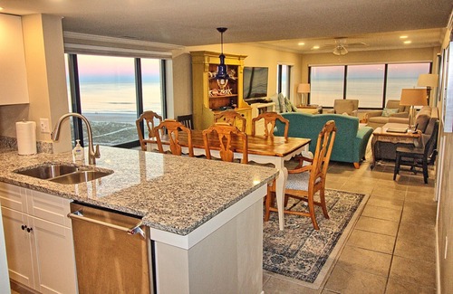 Amelia City Condominio | Disfrute de las vistas a la playa de Office Corner en este condominio en el último piso