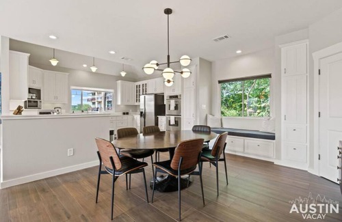 Swede Hill Casa | Enjoy DT Newly Renovated & Patio and Free Swim Club by Austin Vacay