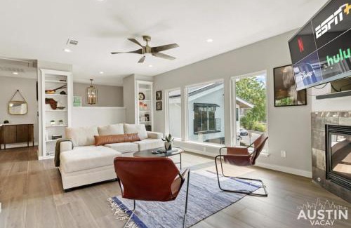 Swede Hill Casa | Enjoy DT Newly Renovated & Patio and Free Swim Club by Austin Vacay