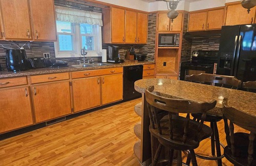 Hazleton Casa | Enjoy easy access to this 4 Bedroom smart home in downtown Hazleton PA.