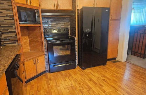 Hazleton Casa | Enjoy easy access to this 4 Bedroom smart home in downtown Hazleton PA.