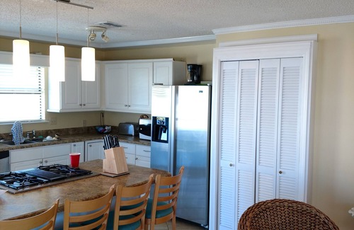 Gulf Shores Cabaña | ¡Disfrute de un fácil acceso a la playa desde "Bonnie Dune", nuestra cabaña en Little Lagoon!