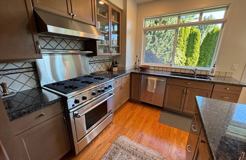 Bow Casa | Nature Lover’s Paradise with Samish Bay Views & Private Gardens. Sept openings!