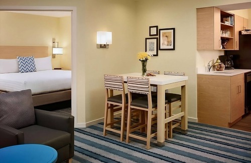 Monmouth Junction Hotel | Enjoy Free Breakfast and Seasonal Pool! Discover a Charming Stay in Princeton!