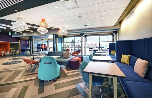 South Portland Casa | Enjoy Free Hot Breakfast & Pet-Friendly Rooms next to the Airport - 3 Units