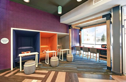 South Portland Casa | Enjoy Free Hot Breakfast & Pet-Friendly Rooms next to the Airport - 3 Units