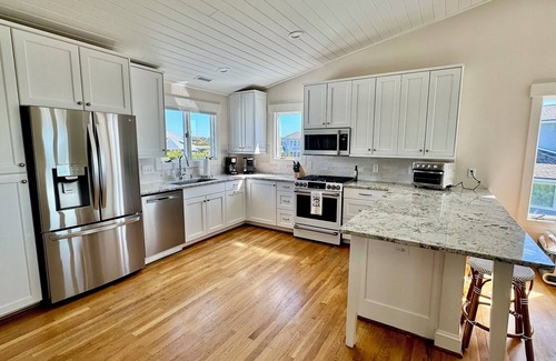 South Beach Casa | BRAND NEW renovation & furniture,OCEANVIEW, South Beach,huge porches, 4 bd,5 ba.