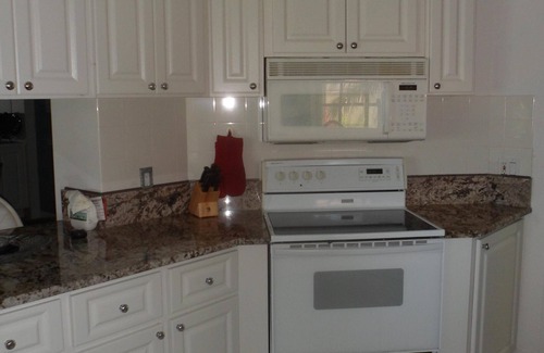 Hobe Sound Casa | Disfrute de tenis y golf en un hogar con mascotas en Lake Village cerrada Perdido