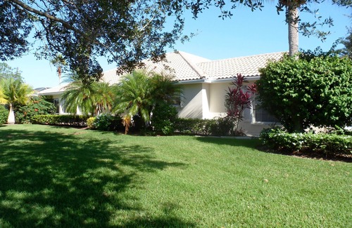 Hobe Sound Casa | Disfrute de tenis y golf en un hogar con mascotas en Lake Village cerrada Perdido