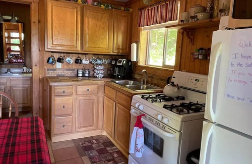 Amherst Cabina | ENJOY HOT TUB & MOUNTAIN VIEWS