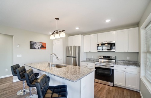 Lakeview Condominio | Enjoy Indian Lake in a brand new vacation rental next to the lake walking path