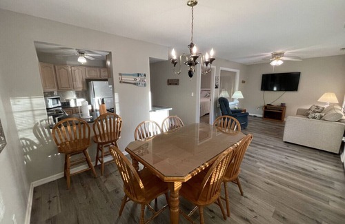 Gilbertsville Casa | Enjoy Lake Daze w/ this Townhome steps from Marina