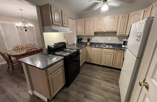 Gilbertsville Casa | Enjoy Lake Daze w/ this Townhome steps from Marina