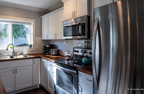 Bluffton Casa | Enjoy Lake Michigan Sunsets at Fully Equipped 2BR Duplex at the Beach!