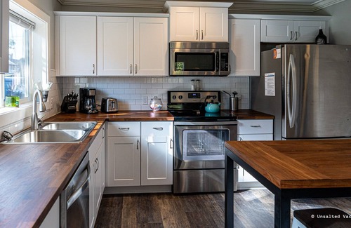 Bluffton Casa | Enjoy Lake Michigan Sunsets at Fully Equipped 2BR Duplex at the Beach!