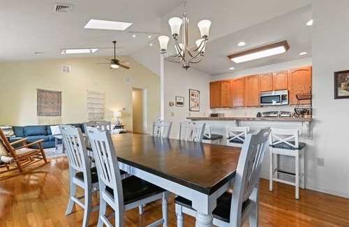Drums Casa | Enjoy lakefront comfort and beauty of all the seasons near the Poconos!