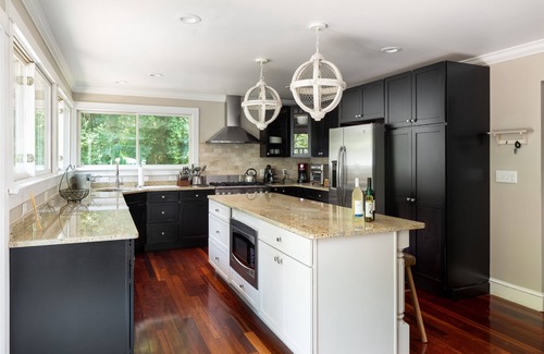 Middletown Casa | Enjoy Newport, stunning beaches, hot-tub, & relax at the lovely Coastal Hideaway