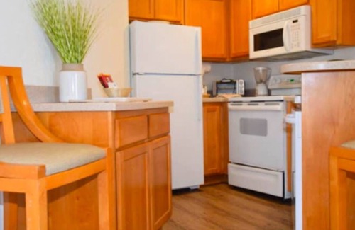 Laguna Beach Complejo | Enjoy oceanfront views in a corner suite in the Laguna Surf Resort.