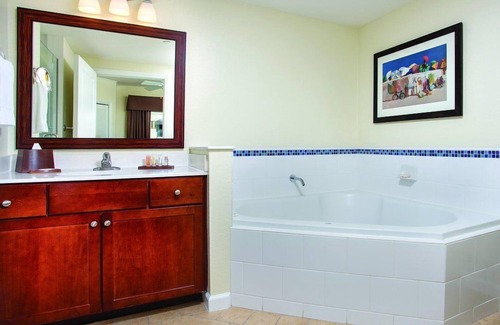 Townsite Complejo | Disfrute de nuestro centro turístico costero en el centro de Oceanside con piscina, jacuzzi, sauna, sala de juegos y gimnasio