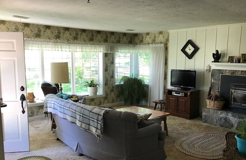 Buhl Casa | Enjoy peace and quiet on this family farm just minutes from Twin Falls