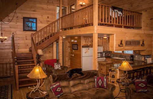 Pagosa Springs Cabina | Disfrute de la paz y la vida silvestre, impresionante casa de troncos con vistas a la montaña. Reserva para el invierno