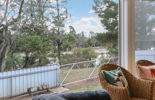 Beechworth Casa | Enjoy picture frame views of Lake Sambell from the living room window!