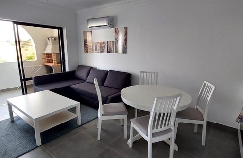 Sagres Apartamento | ENJOY POOL, BEACH and more at this nice apartment only 3 minutes from Mareta's Beach