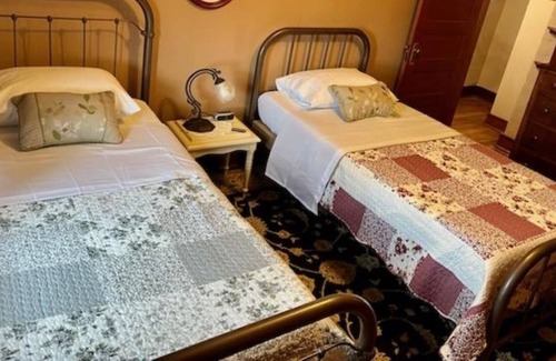 Milton-Freewater Otro | Enjoy rural country setting in this early 1900's farmhouse.