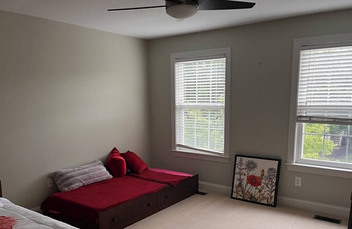 Lambertville Casa | Enjoy shopping, dining, and the Delaware water towpath all a walk away
