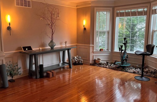 Lambertville Casa | Enjoy shopping, dining, and the Delaware water towpath all a walk away