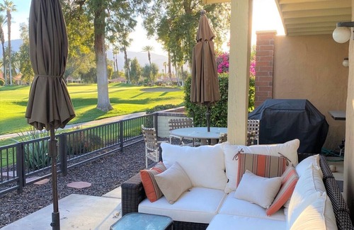 Palm Desert Condominio | Disfruta del paraíso en Palm Desert en Monterey Country Club