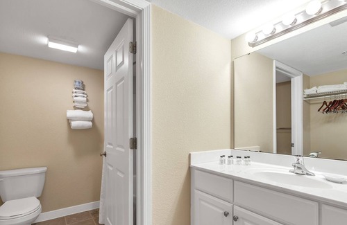 Kelleys Island Casa | Enjoy Spectacular Views of Kelleys Island at Glacier Suite 124