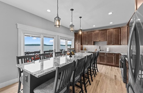 Colchester Casa | Enjoy Sunsets at Fully Equipped 4BR-Lake Champlain