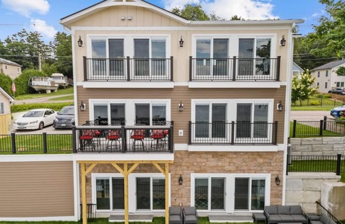 Colchester Casa | Enjoy Sunsets at Fully Equipped 4BR-Lake Champlain