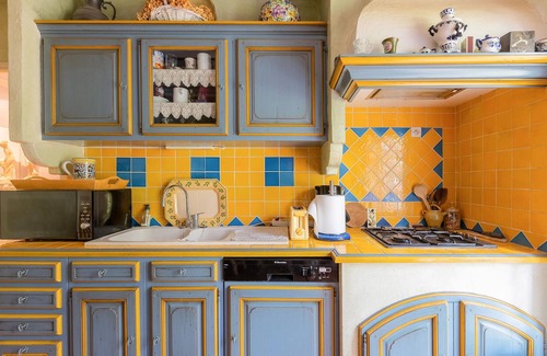 Saint-Clement-de-Riviere Casa | Enjoy this characterful and spacious holiday home.