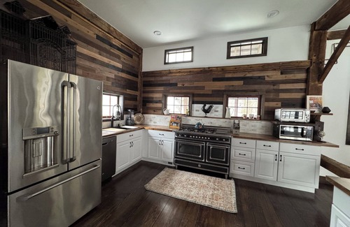 Kent Casa | Enjoy the ambiance of the Spirit Horse Farm just 1 mile from the town of Kent CT
