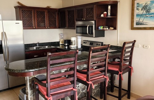 Barrio Los Villalobos Condominio | Enjoy the beach view while sitting on the lanai