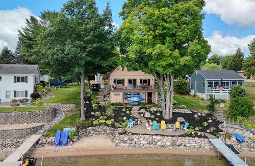 Traverse City Casa | Disfrute de lo mejor de ambos mundos en el hermoso lago de plata
